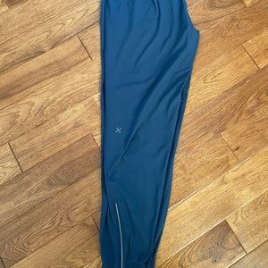 Men’s XL Surge Joggers.